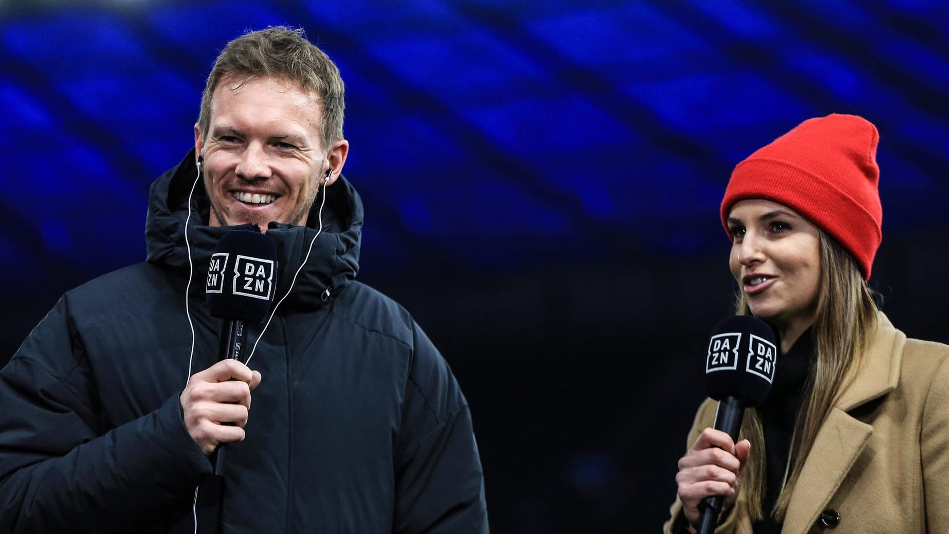 Bundesliga auf DAZN: Bayern-Trainer Julian Nagelsmann im Gespräch mit Moderatorin Laura Wontorra.