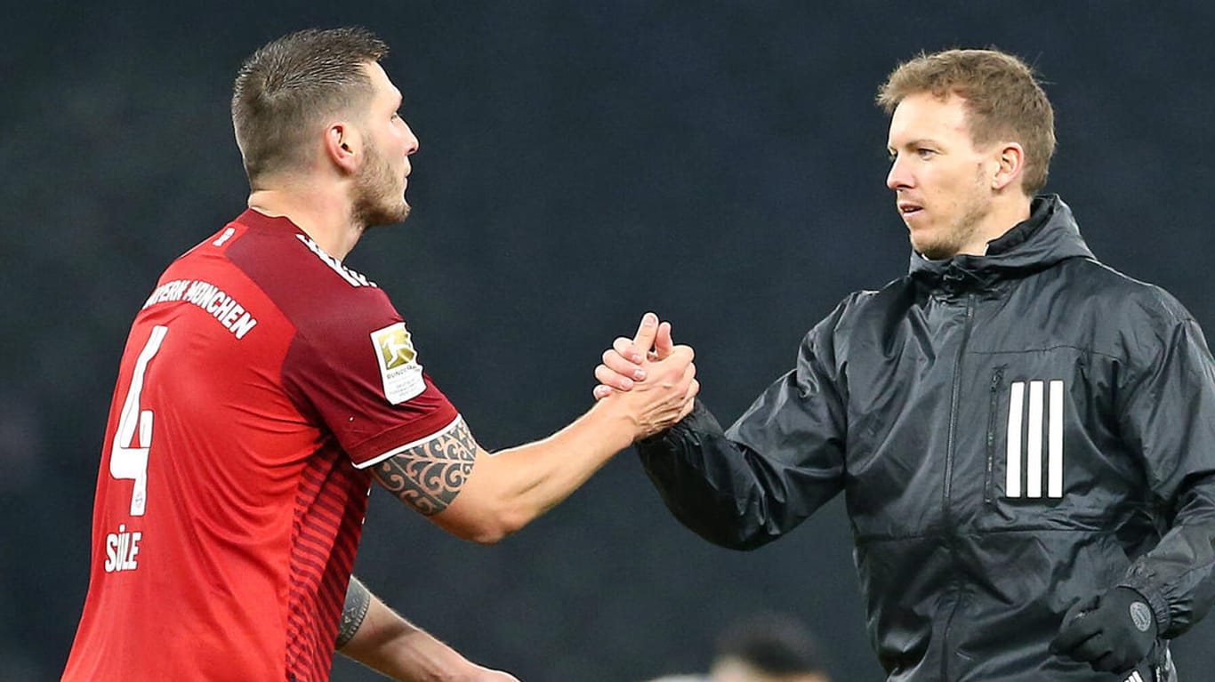 Julian Nagelsmann und Niklas Süle (l.): Der Bayern-Trainer und sein Spieler nach dem Sieg gegen Hertha BSC.