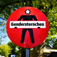 Ein Schild mit der Aufschrift Gendersternchen (Fotomontage Symbolbild): Die Bremerhavener Verwaltung darf wieder Sonderzeichen in der Sprache nutzen.