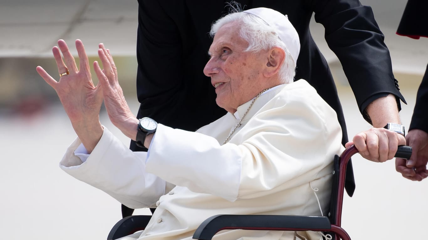 Der emeritierte Papst Benedikt XVI. vertuschte Missbrauchsfälle in der katholischen Kirche.