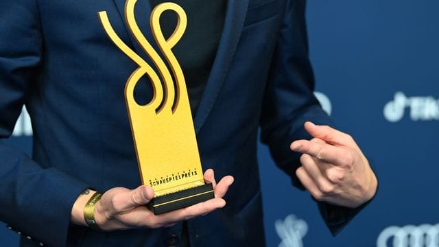 Der Deutsche Schauspielpreis entscheidet künftig bei den Auszeichnungen nicht mehr zwischen Männern und Frauen. Der Deutsche Schauspielpreis entscheidet künftig bei den Auszeichnungen nicht mehr zwischen Männern und Frauen.