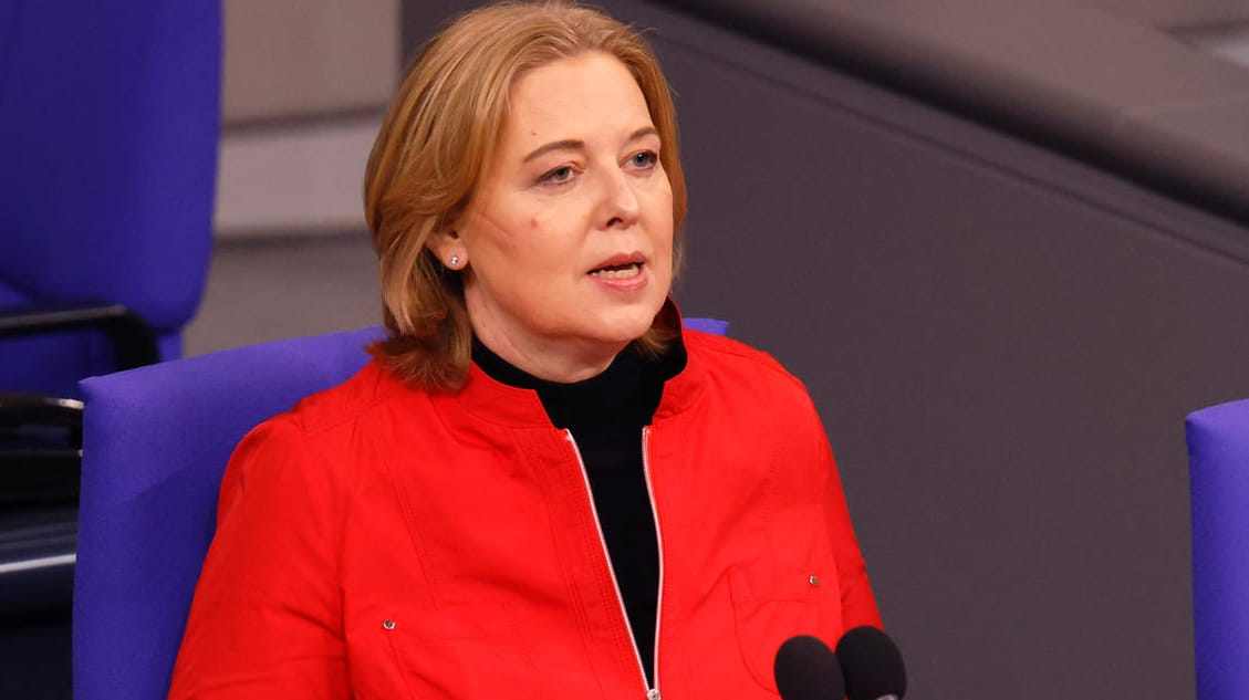 Bundestagspräsidentin Bärbel Bas (SPD): "Angesichts der sehr dynamischen Lage wird fortlaufend analysiert, ob Änderungen der Allgemeinverfügung angezeigt sind". Bundestagspräsidentin Bärbel Bas (SPD): "Angesichts der sehr dynamischen Lage wird fortlaufend analysiert, ob Änderungen der Allgemeinverfügung angezeigt sind".