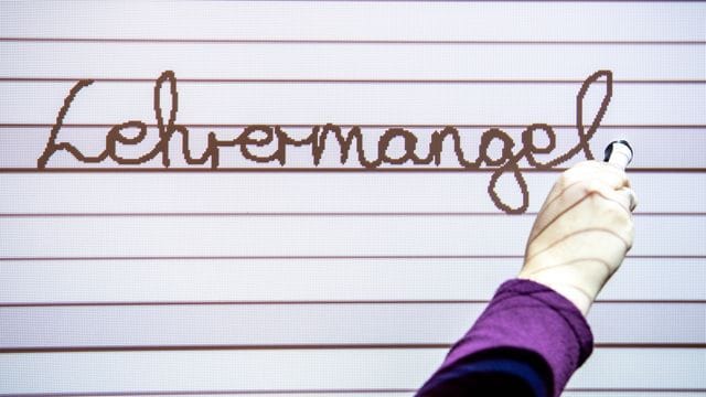Die Bildungsgewerkschaft VBE bezweifelt die Prognosen der Kultusministerkonferenz. Die Bildungsgewerkschaft VBE bezweifelt die Prognosen der Kultusministerkonferenz.