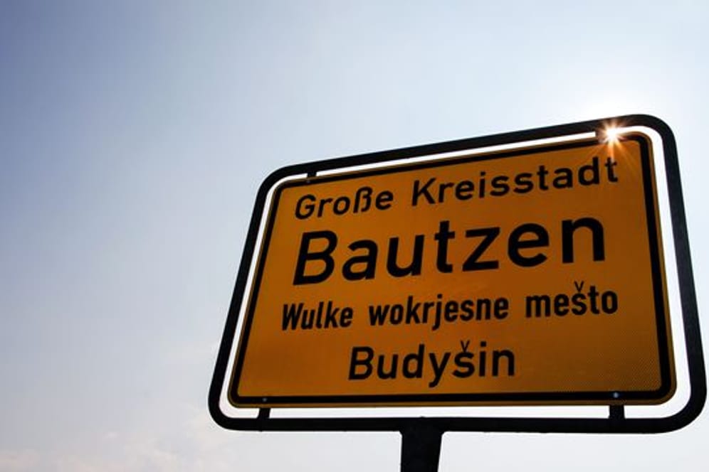 Der Landkreis Bautzen hat klargestellt, dass die berufsbezogene Impfpflicht für Pflegekräfte und Krankenhauspersonal auch dort gelten wird.