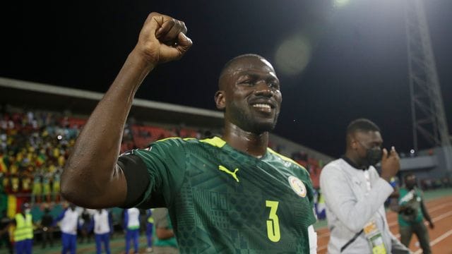 Senegals Kalidou Koulibaly jubelt nach dem Spiel.