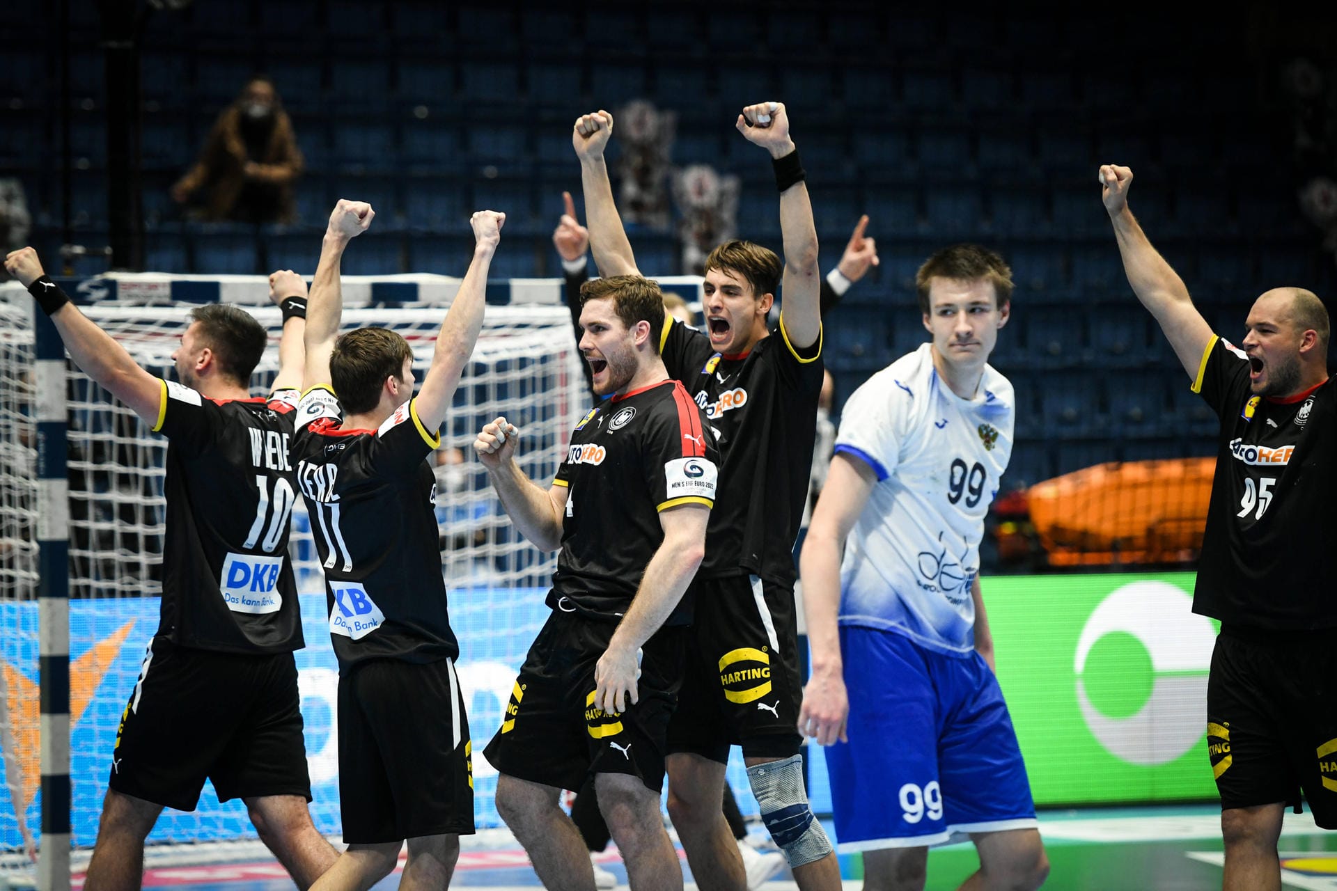 Die deutsche Handball-Nationalmannschaft hat sich mit einem Sieg von der Europameisterschaft verabschiedet. Beim knappen Erfolg gegen Russland wussten zwei Stars jedoch so gar nicht zu überzeugen. Die Einzelkritik.