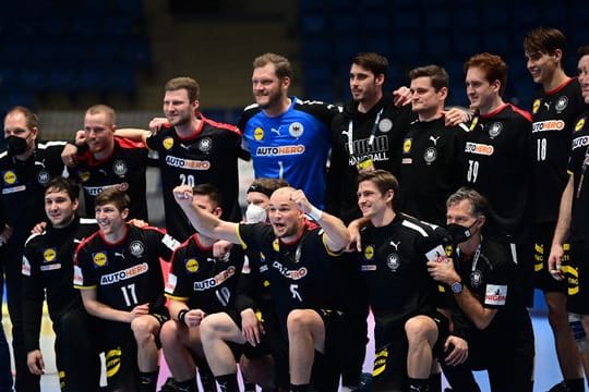 Deutschlands Handballer sind stolz auf ihren Sieg gegen Russland.