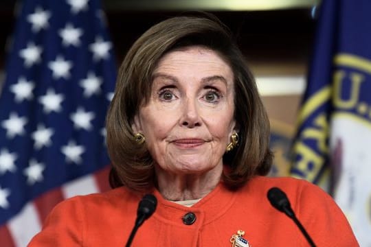 Als Vorsitzende der Kongresskammer bekleidet Nancy Pelosi von Amts wegen das dritthöchste Staatsamt.