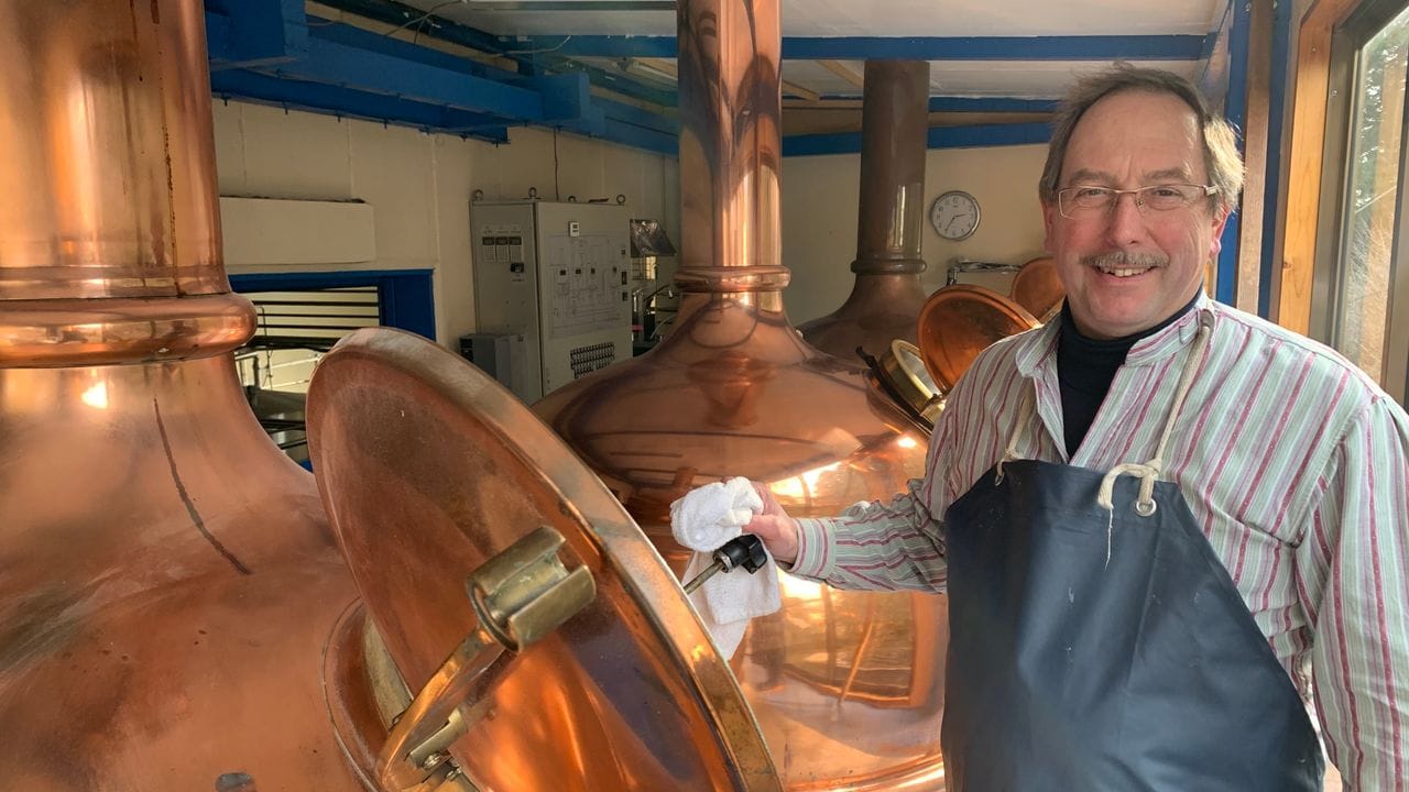 Mit seiner kleinen selbst aufgebauten deutschen Brauerei, wo er sein "Bayern Meister Bier" braut, ist der Bayer Stephan Rager ein Nischenanbieter im japanischen Markt. Mit seiner kleinen selbst aufgebauten deutschen Brauerei, wo er sein "Bayern Meister Bier" braut, ist der Bayer Stephan Rager ein Nischenanbieter im japanischen Markt.