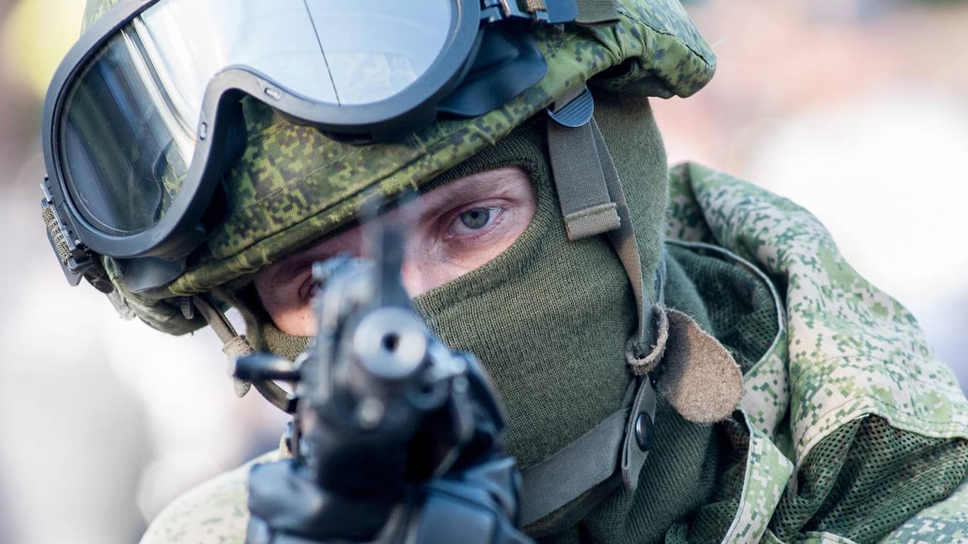 Ein russischer Soldat: In die Ukraine sollen bereits russische Spezialeinheiten eingedrungen sein. (Symbolfoto)