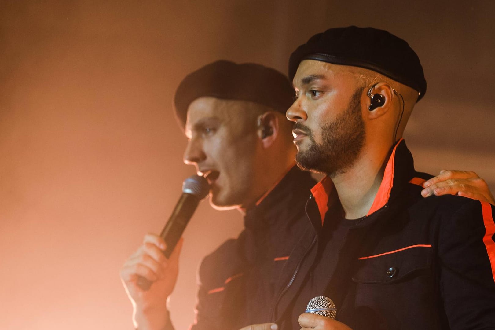 Maxim Drüner (l.) und Tarek Ebéné (r.): Zwei geplante Konzerte der deutschen Band K.I.Z. wurden verschoben.