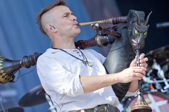 Boris Pfeiffer bei einem Auftritt im Jahr 2014 mit der Band In Extremo beim Musikfestival "Rock im Park".