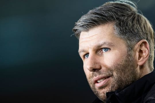 VfB-Vorstand Thomas Hitzlsperger kritisiert den Umgang der Politik mit der Zulassung von Zuschauern.