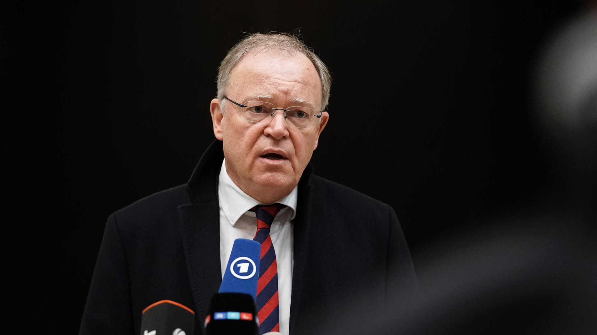 Ministerpräsident Stephan Weil (SPD/Archivbild): Mehr als 800.000 Erwachsene in Niedersachsen sind noch nicht gegen das Coronavirus geimpft.