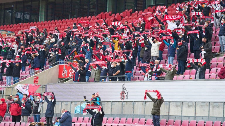 Fans des 1. FC Köln im Stadion: Der Bundesligist bittet seine Fans um finanzielle Unterstützung.