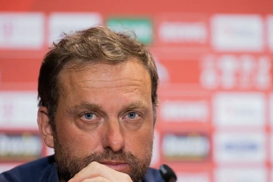 Kölns sportlich Verantwortlicher Jörg Jakobs beschreibt Chabot als robusten Verteidiger.