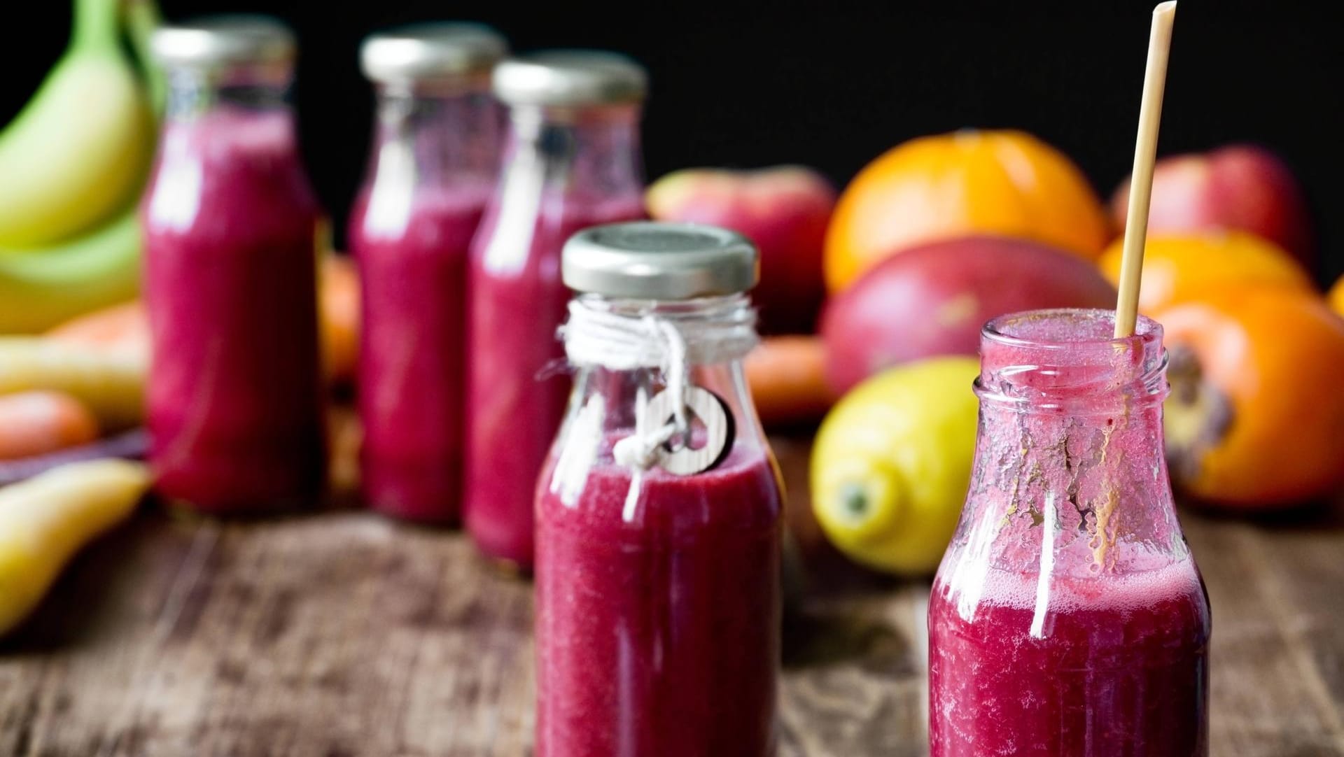 Smoothies: Bis zu bis 14,5 Gramm Zucker pro 100 Milliliter steckten in den untersuchten Getränken. (Symbolbild)