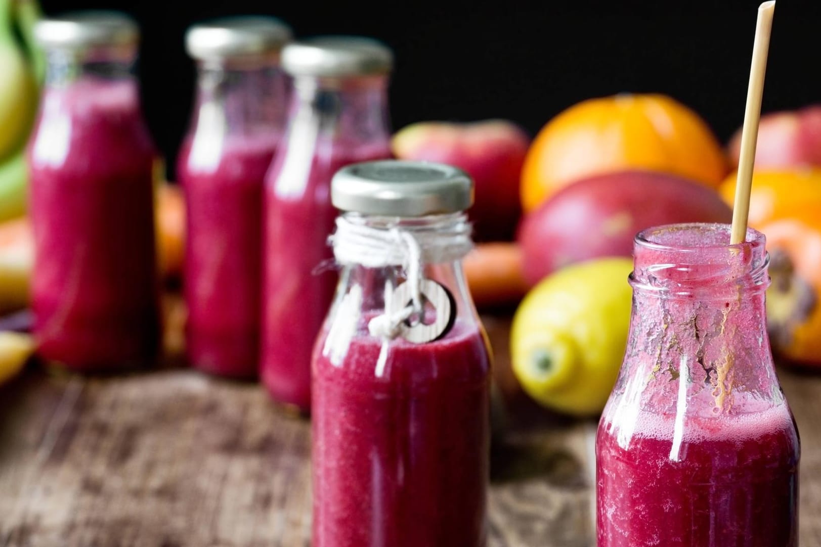 Smoothies: Bis zu bis 14,5 Gramm Zucker pro 100 Milliliter steckten in den untersuchten Getränken. (Symbolbild)