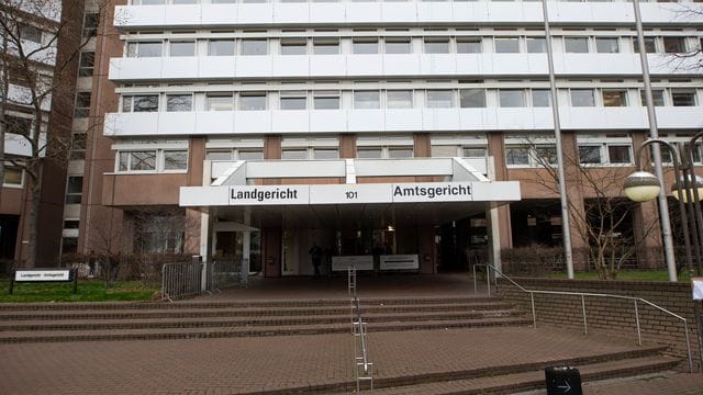 Für den Prozess gegen den früheren Reemtsma-Entführer Thomas Drach hat das Gericht 53 Verhandlungstage bis Ende September angesetzt. Für den Prozess gegen den früheren Reemtsma-Entführer Thomas Drach hat das Gericht 53 Verhandlungstage bis Ende September angesetzt.