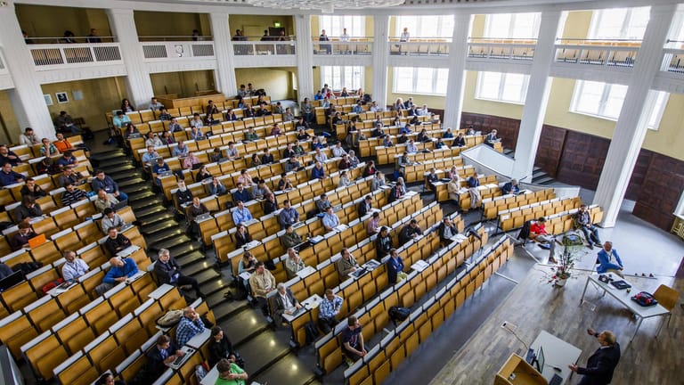 Hörsaal der Universität Hamburg (Archivbild): Auch das kommende Hochschulsemester soll als sogenanntes Null-Semester gelten.