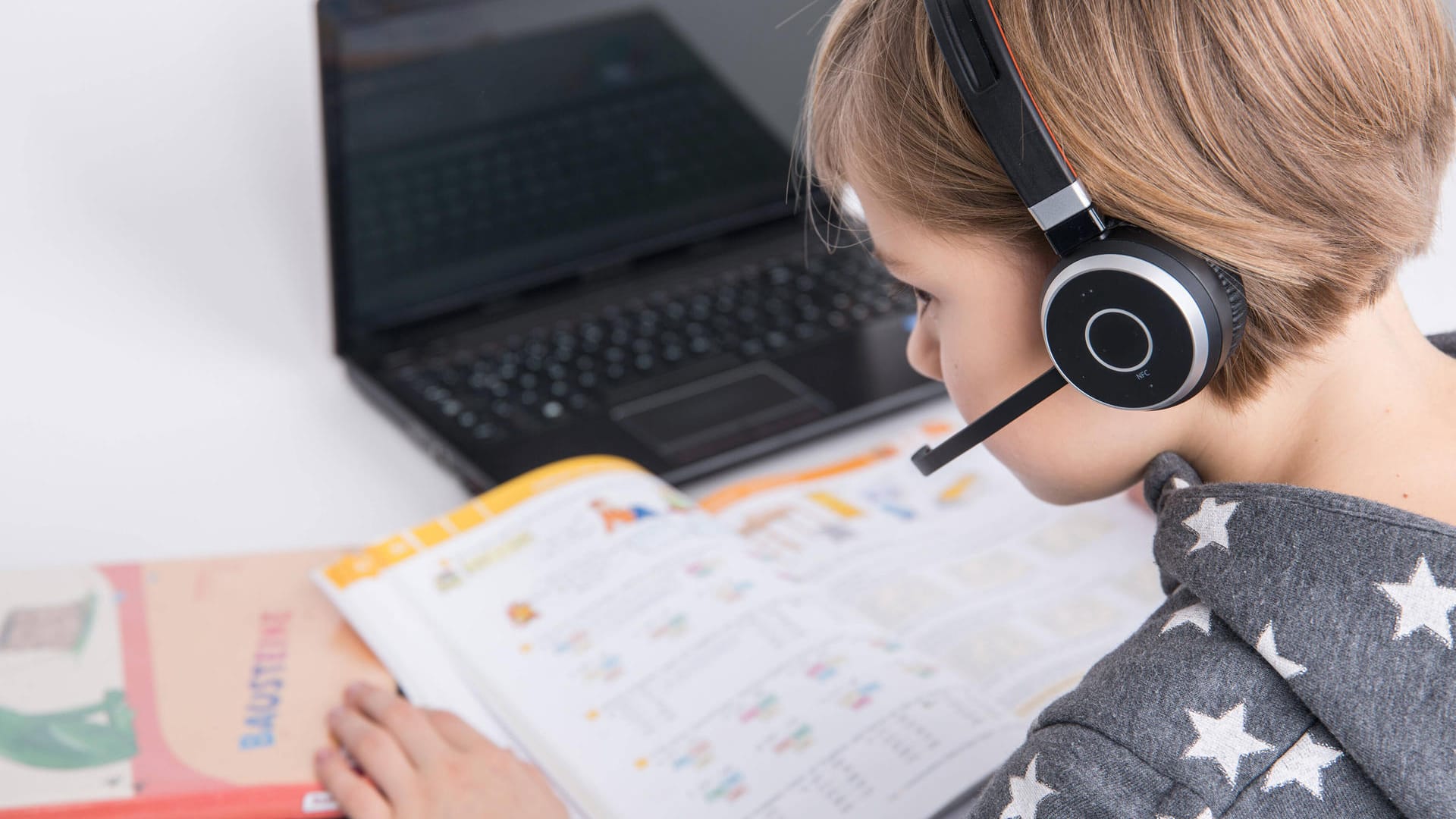 Ob Schüler in der Schule anwesend sein oder zu Hause bleiben sollten, scheidet die Geister der t-online-Leser. (Symbolfoto)