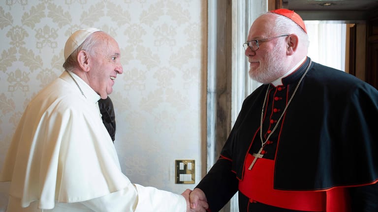 Papst Franziskus empfängt Kardinal Marx (Archivbild): Sein erstes Rücktrittsgesuch hatte der Papst abgelehnt.