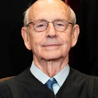 US-Verfassungsrichter Stephen Breyer: Wenn der 83-Jährige vor den Wahlen im November in den Ruhestand geht, kann Präsident Biden den Posten neu besetzen.