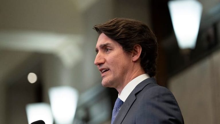 Der kanadische Premierminister Justin Trudeau spricht nach einer Kabinettsklausur.