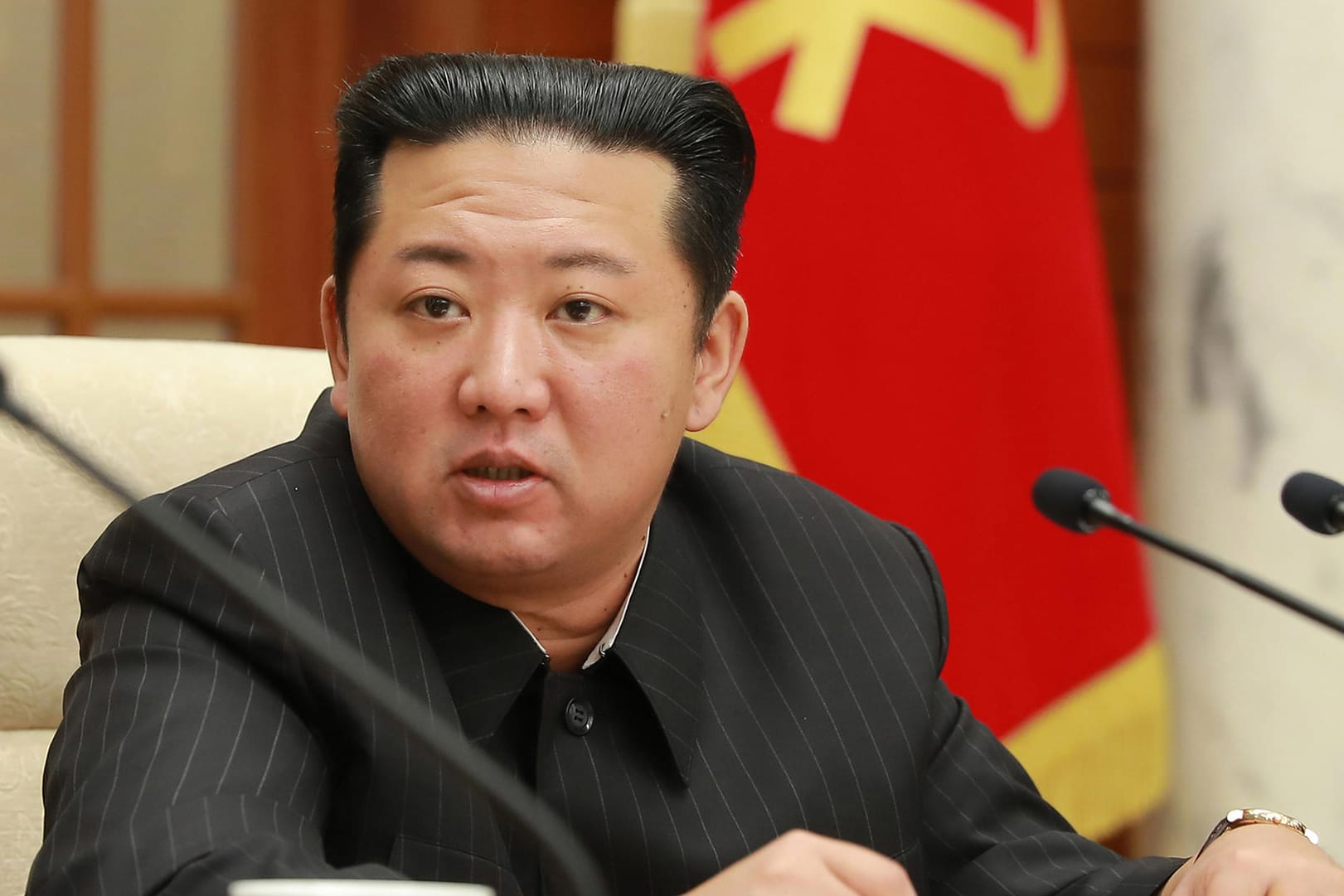 Kim Jong Un (Archivbild): Nordkorea feuert erneut Geschosse Richtung Meer ab.