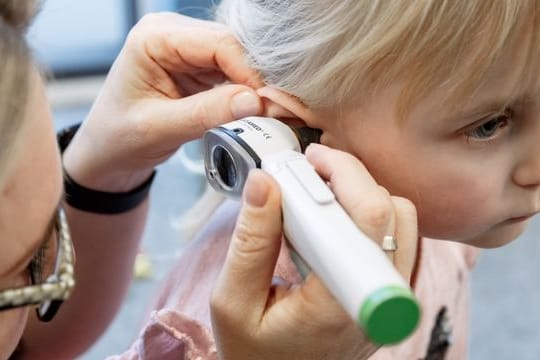 Als Pädakustikerin weiß Claudia Brömel genau, wie sie am besten mit den Kindern arbeiten muss.