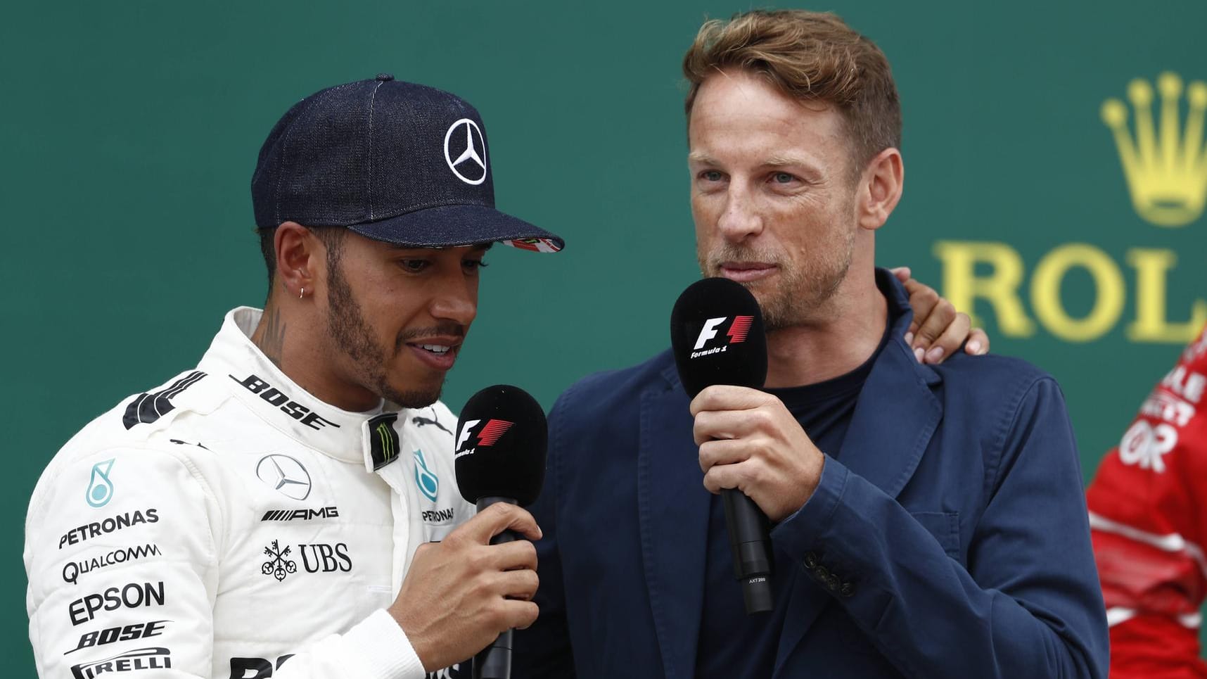 Lewis Hamilton (l.) im Gespräch mit Jenson Button: Die beiden Engländer kennen sich gut.