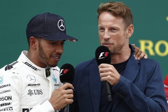 Lewis Hamilton (l.) im Gespräch mit Jenson Button: Die beiden Engländer kennen sich gut.