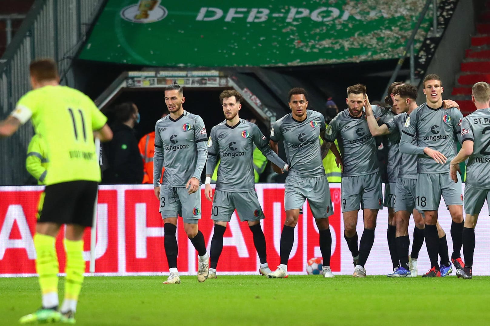 Der FC St. Pauli sorgte im Achtelfinale mit dem Sieg über Dortmund für die dickste Überraschung. Auf wen treffen die Kiezkicker nun im Viertelfinale?