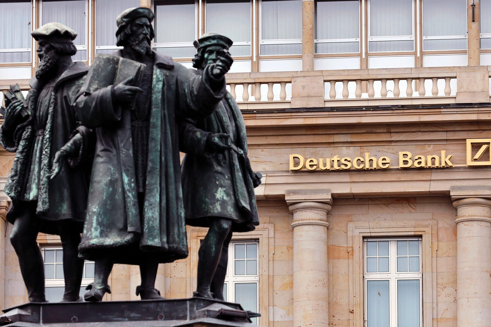 Das Logo der Deutschen Bank Logo an einem Gebäude in Frankfurt (Symbolbild): Für das Geldhaus war 2021 ein sehr erfolgreiches Jahr. Das Logo der Deutschen Bank Logo an einem Gebäude in Frankfurt (Symbolbild): Für das Geldhaus war 2021 ein sehr erfolgreiches Jahr.