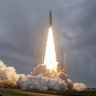 Start einer Ariane-Rakete (Symbolbild): Der Wissenschaftler hatte wohl den Auftrag, Informationen über die Raketenforschung zu sammeln.