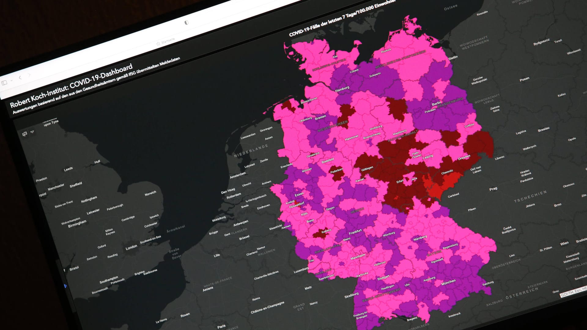 Deutschland leuchtet pink: Die Infektionszahlen sind derzeit so hoch wie noch nie.