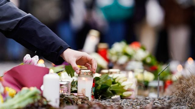 Blumen und Kerzen für die Opfer nach dem Amoklauf in Heidelberg.