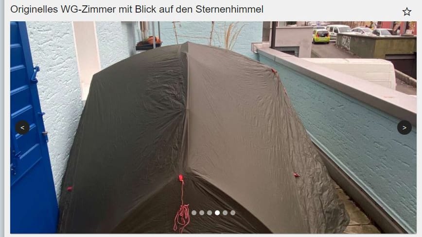 "Originelles WG-Zimmer mit Blick auf den Sternenhimmel": Mit diesem Fake-Angebot eines Zeltes auf einem Zürcher Balkon wollen die Jungpolitiker Missstände aufzeigen. "Originelles WG-Zimmer mit Blick auf den Sternenhimmel": Mit diesem Fake-Angebot eines Zeltes auf einem Zürcher Balkon wollen die Jungpolitiker Missstände aufzeigen.
