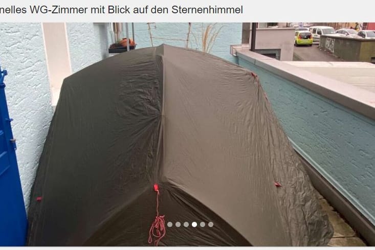 "Originelles WG-Zimmer mit Blick auf den Sternenhimmel": Mit diesem Fake-Angebot eines Zeltes auf einem Zürcher Balkon wollen die Jungpolitiker Missstände aufzeigen.