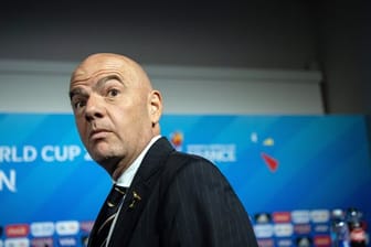 FIFA-Präsident Gianni Infantino sieht sich nach seinen Aussagen bei der Parlamentarischen Versammlung des Europarats Kritik ausgesetzt.