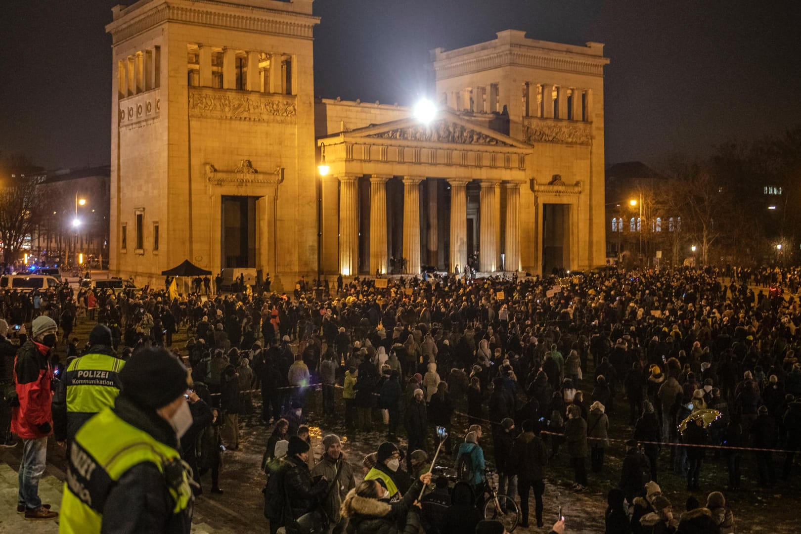 Corona-Protest in München am Montag: Rund 2.000 Demonstranten kamen nach Schätzung der Polizei.