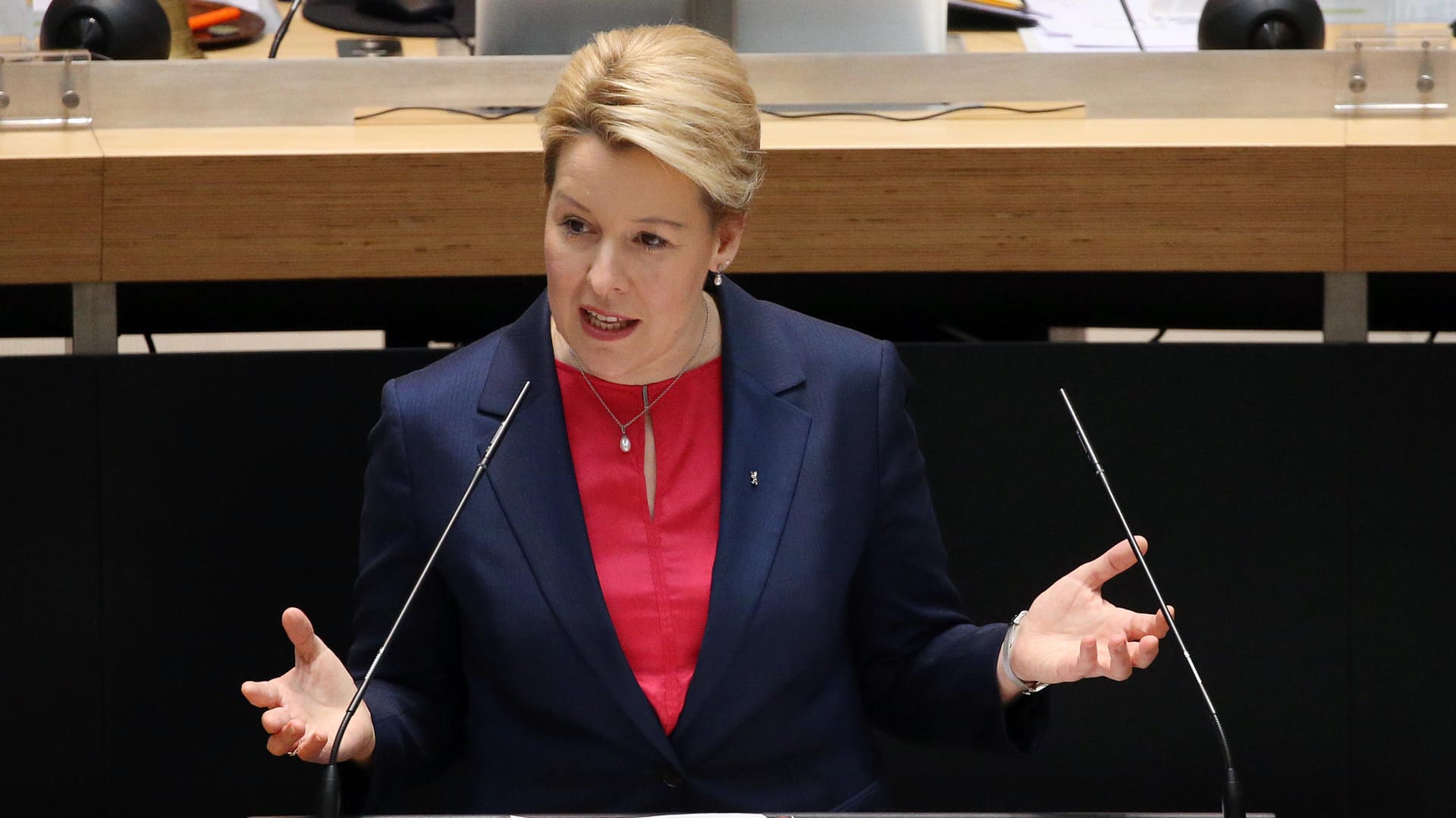 Franziska Giffey (SPD), Regierende Bürgermeisterin, bei ihrer ersten Regierungserklärung im Berliner Abgeordnetenhaus: Sie sprach über die Ziele des neuen rot-grün-roten Senats für die kommenden fünf Jahre.