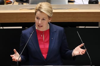 Franziska Giffey (SPD), Regierende Bürgermeisterin, bei ihrer ersten Regierungserklärung im Berliner Abgeordnetenhaus: Sie sprach über die Ziele des neuen rot-grün-roten Senats für die kommenden fünf Jahre.