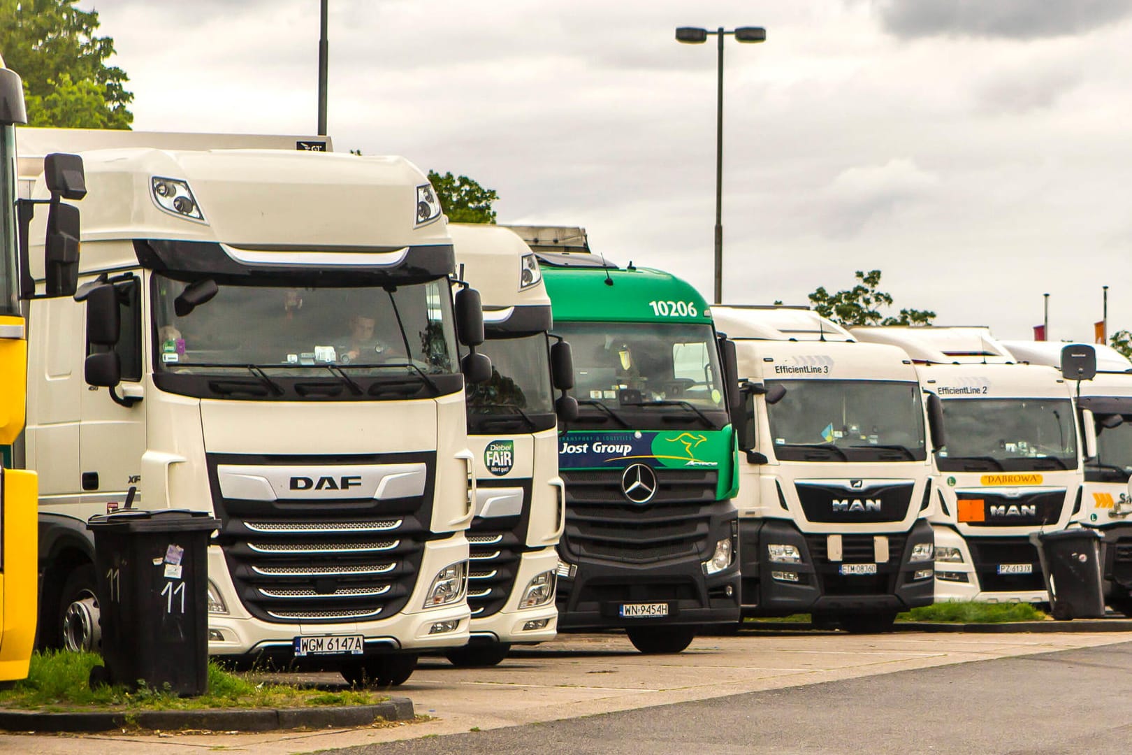 Häufig zu hören: Das Zischen der Lkw. Es kommt von der Bremsanlage.