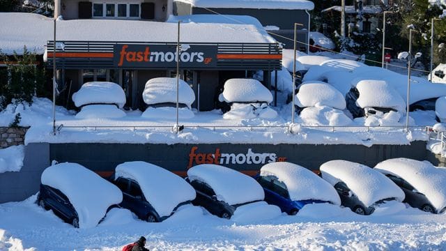Über dem Großraum Athen sind ungewöhnlich starke Schneefälle niedergegangen.