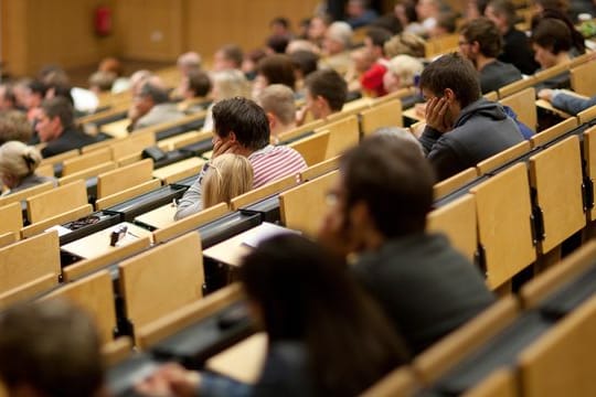 Berlin, Hamburg und der industriestarke Süden profitierten von gut ausgebildeten Hochschulabsolventen aus den ostdeutschen Bundesländern.