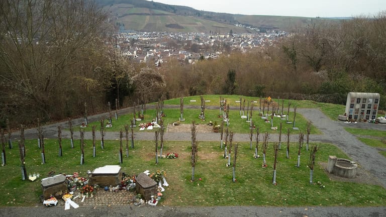 Bestattung auf dem Friedweinberg: Manche tröstet der Gedanke, die letzte Ruhe unter Weinreben zu finden. Die Bestattungsform ist besonders in der Stadt Bad Neuenahr-Ahrweiler stark nachgefragt.