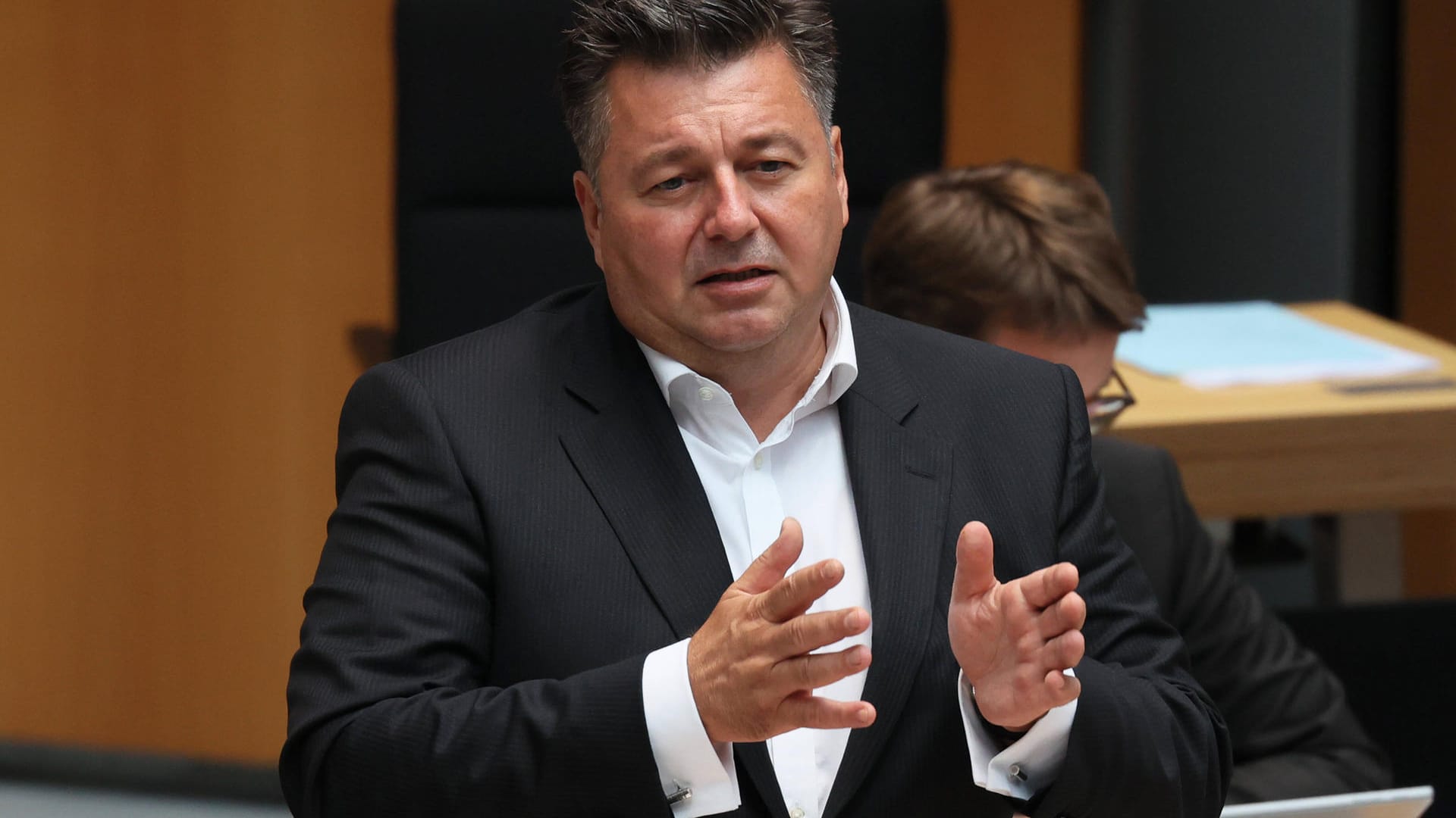 Berliner Bausenator Andreas Geisel im Berliner Abgeordnetenhaus (Archivbild): Geisel setzt sich für einen Mietenstopp und ein Bündnis für bezahlbare Mieten ein. Berliner Bausenator Andreas Geisel im Berliner Abgeordnetenhaus (Archivbild): Geisel setzt sich für einen Mietenstopp und ein Bündnis für bezahlbare Mieten ein.