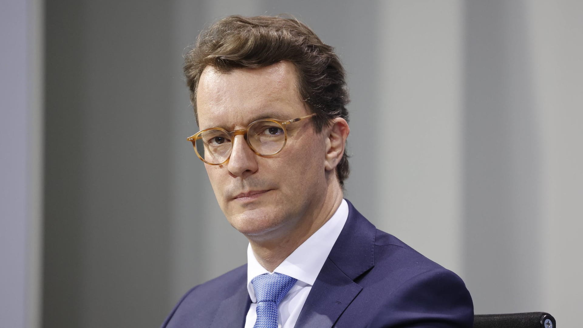 Hendrik Wüst, Ministerpräsident von Nordrhein-Westfalen: Er plädiert für angemessenen Umgang mit NS-Vergangenheit. Hendrik Wüst, Ministerpräsident von Nordrhein-Westfalen: Er plädiert für angemessenen Umgang mit NS-Vergangenheit.