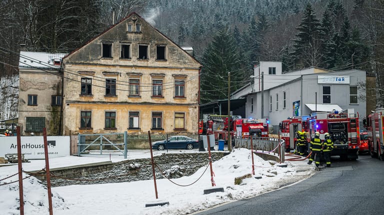 Feuerwehr bei den Löscharbeiten in Liberec: Nach 20 Minuten war alles unter Kontrolle.